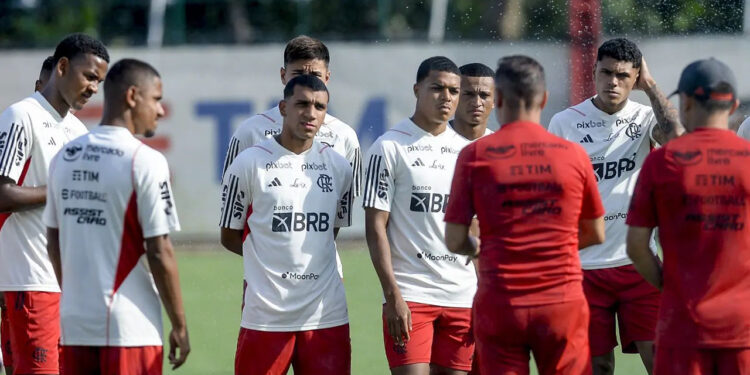 Flamengo Tem Grana Em Caixa Para Contratar Refor Os Zap Marab