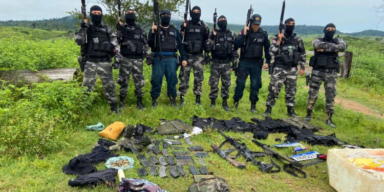 Pm Apreende Armas De Grosso Calibre E Coletes Bal Sticos Na Zona Rural