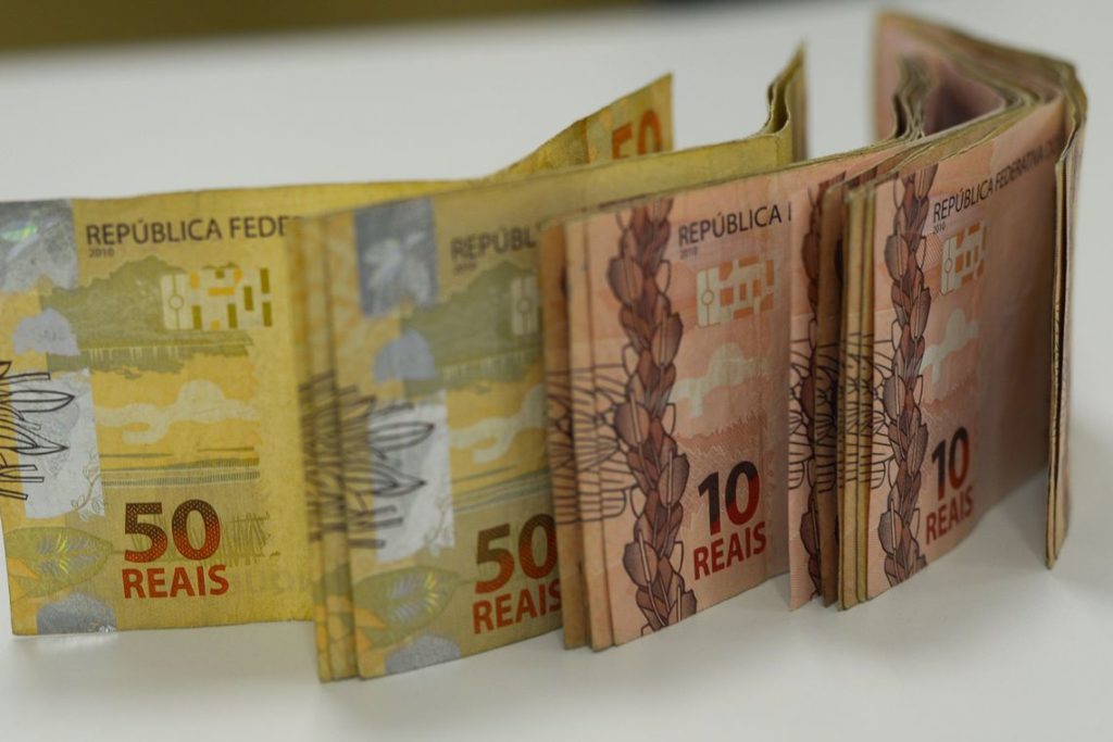 Salário mínimo agora é de R$ 1.039 em 2020