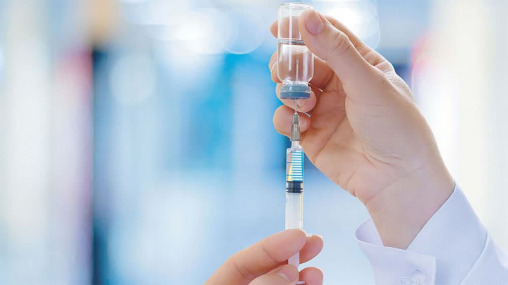 COVID-19: Vacina testada em humanos gera resposta imunológica e é segura, diz empresa
