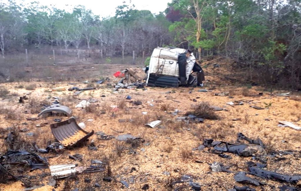 Acidente entre 3 carretas deixa um morto e outro ferido entre Pará e Mato Grosso