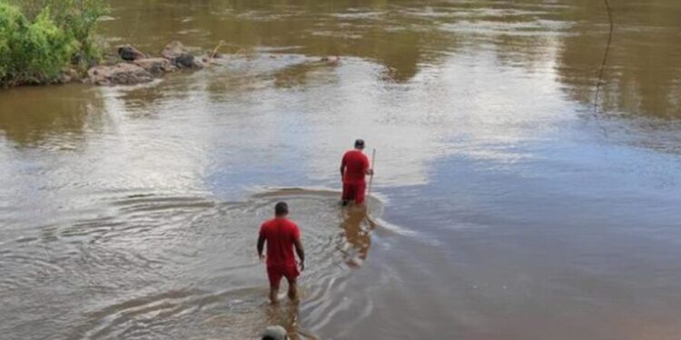 Corpo sem dedos é encontrado boiando em rio Parauapebas