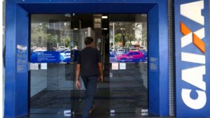 Caixa paga abono salarial para nascidos em janeiro e fevereiro Caixa paga abono salarial para nascidos em janeiro e fevereiro