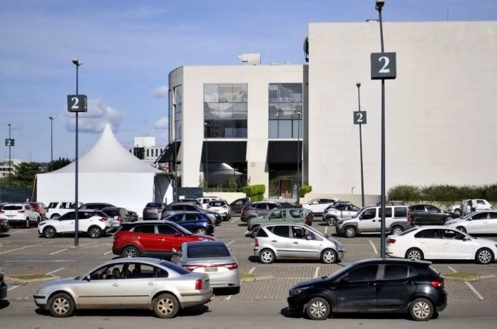 Homem morre de infarto em fila de vacinação contra a covid-19