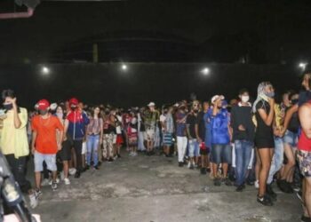 Polícia Militar encerra festa com 500 pessoas; veja vídeo