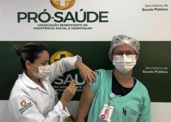 Profissionais do Hospital Regional do Sudeste do Pará recebem vacina contra a gripe