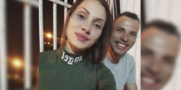 Mulher mata marido à facada e depois declara amor por carta