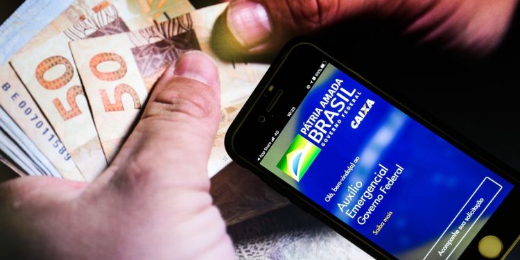 Caixa paga hoje auxílio emergencial a nascidos em novembro