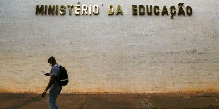 MEC lança campanha sobre cursos gratuitos para professores
