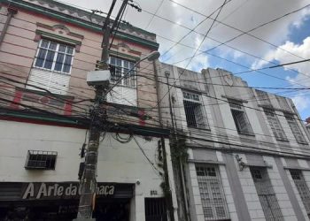 Mãe dorme por cima de bebê de um mês e criança morre