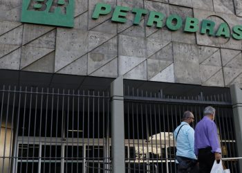 Petrobras reajusta hoje preços do gás de cozinha e da gasolina