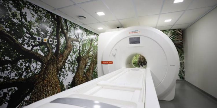 Estado entrega novo aparelho de ressonância magnética ao Hospital Regional de Marabá
