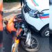 Mototaxista colide com carro e fica gravemente ferido