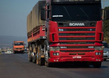 Motoristas de caminhões e ônibus sem exame toxicológico pagarão multa