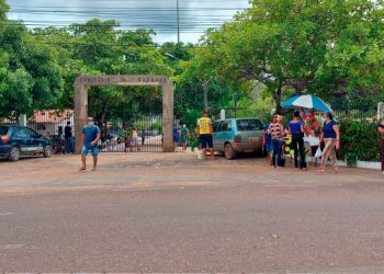 Na véspera de finados aumenta movimentação em cemitérios