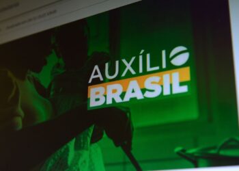 Lei que cria o Auxílio Brasil é publicada no Diário Oficial da União