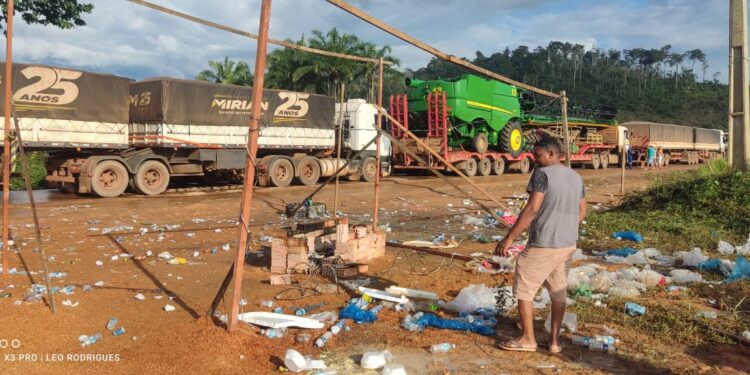 Justiça determina desbloqueio imediato da BR-163 por manifestantes garimpeiros em Moraes Almeida