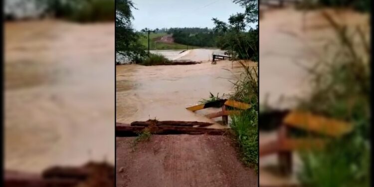 Duas pontes desabam e moradores ficaram ilhados em Altamira, no PA