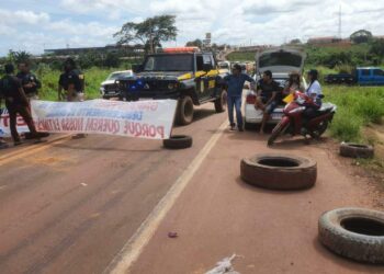 Rodovia BR-230, no município de Itaituba, sudoeste do Pará, está totalmente interditada