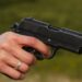 Mais de 166 mil brasileiros podem andar armados com aprovação da PL das armas; entenda