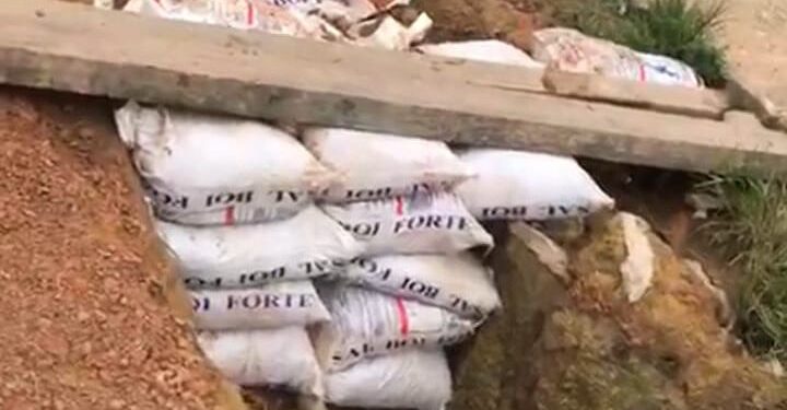 Moradores de Jacareacanga se mobilizam para fecharem uma vala na rua