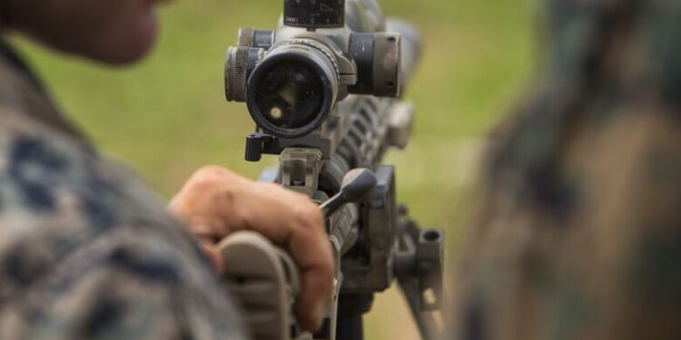 Conheça o sniper de fama mundial que mata '40 inimigos por dia' que chegou na Ucrânia para a guerra