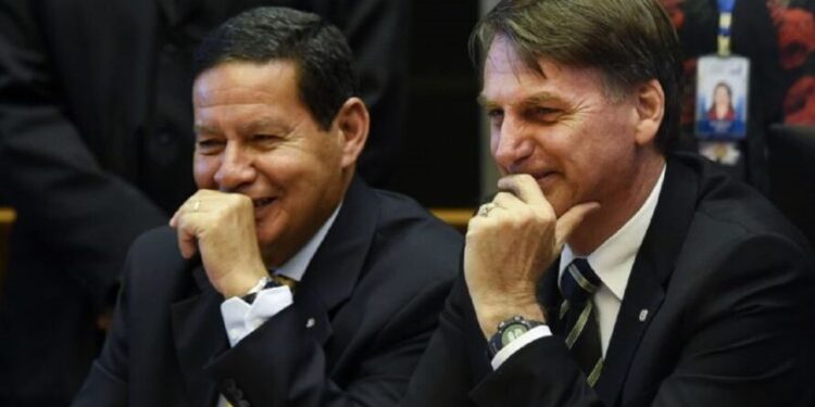 "Apurar o quê? Os caras já morreram tudo, pô", diz Mourão 