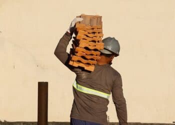 Preços da construção aumentam 0,99% em março, informa o IBGE