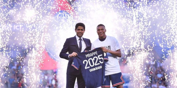 Mbappé renova com o PSG e receberá valores astronômicos Mbappé renova com o PSG e receberá valores astronômicos