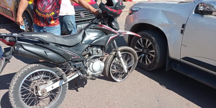 Colisão entre caminhonete e motocicleta deixa um homem ferido em Itaituba, no PA