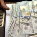 Dólar cai para R$ 5,40 com investidores vendendo moeda