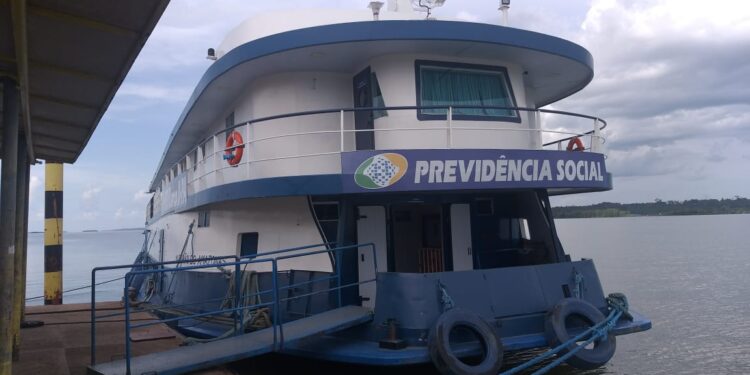 Barco que leva serviços do INSS até Comunidades Ribeirinhas está em Itaituba PA