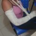 Homem bate na esposa, derruba filha bebê no chão e acaba preso em Tailândia