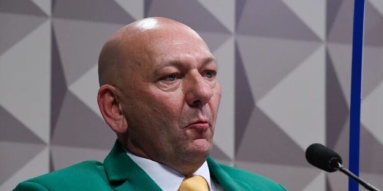 "Demita professor", diz áudio atribuído a Luciano Hang