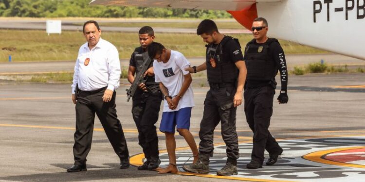 Suspeito de matar delegado amazonense é transportado para Belém