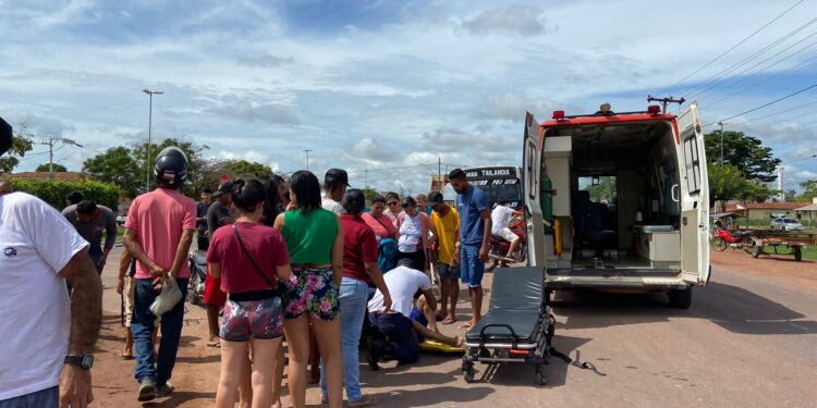Vídeo: acidente de trânsito entre motociclistas deixa vítima ferida em Tailândia