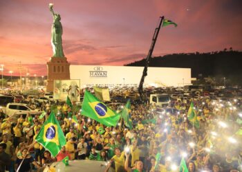 Em Parauapebas, bolsonaristas seguem com manifestação nas proximidades da Havan