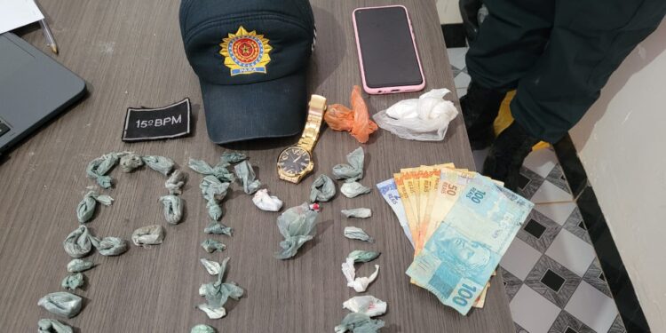Casal suspeito de tráfico de drogas é preso pela PM