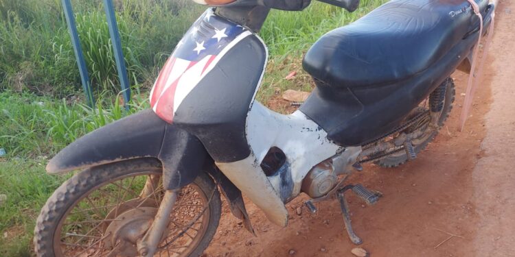 Motocicleta com registro de roubo ou furto é recuperada pela Polícia Rodoviária Federal Motocicleta com registro de roubo ou furto é recuperada pela Polícia Rodoviária Federal