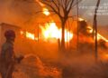 Bombeiros Militares combatem incêndio na zona urbana do município de Rurópolis, no PA