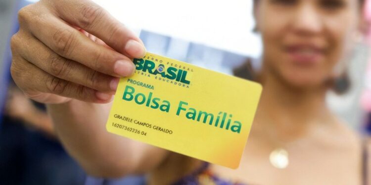 Caixa Paga Novo Bolsa Família A Beneficiários Com NIS De Final 6 — Zap ...