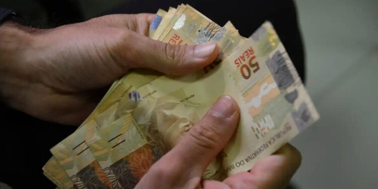 Caixa libera abono do PIS para nascidos em maio e junho