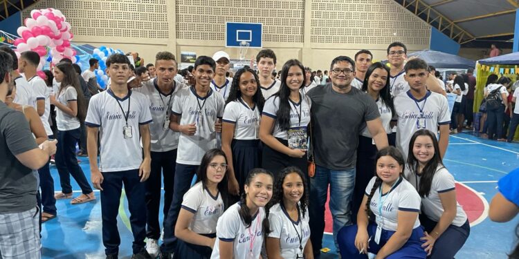 Vídeo: Escritores são homenageados na II Feira do Conhecimento em Rurópolis, no Pará