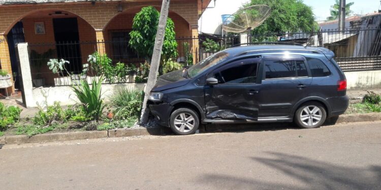 Número de colisões de carros contra postes ainda é alto na região do Baixo Amazonas Número de colisões de carros contra postes ainda é alto na região do Baixo Amazonas