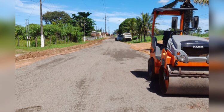 PMT faz trabalho de manutenção em rua da vila Auí-Açu