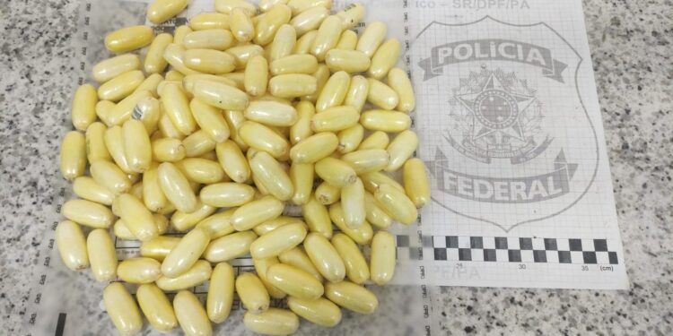 PF flagra passageira com 140 cápsulas de cocaína, no Pará