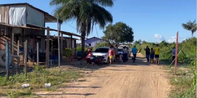 Residentes de terreno recebem prazo de 4 dias para desocuparem local por alegação de posse do aeroporto, em Itaituba
