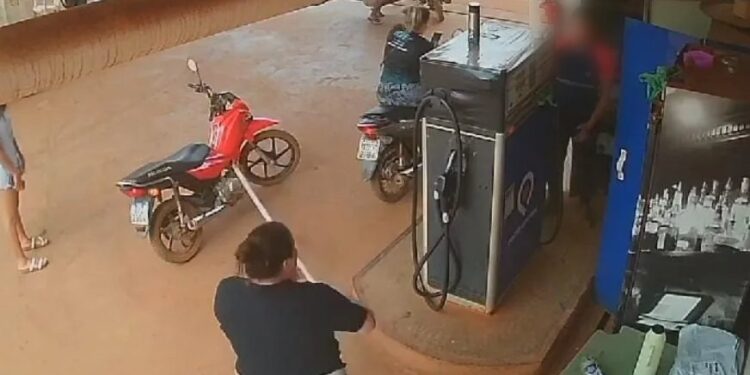 Mulher é presa após agredir frentista em posto de combustível em Medicilândia, Pará