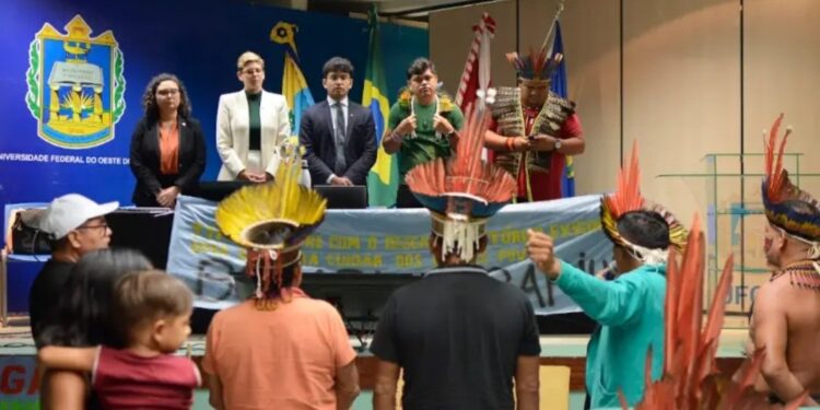 Poder público trata saúde indígena no Baixo Tapajós com descaso, apontam participantes de audiência pública do MPF Poder público trata saúde indígena no Baixo Tapajós com descaso, apontam participantes de audiência pública do MPF