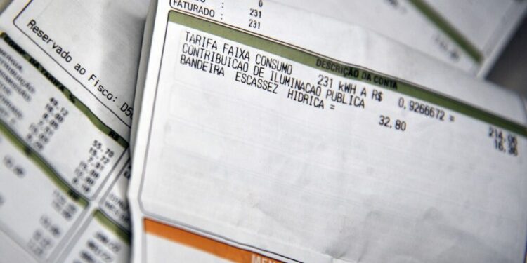 Mais de 83 mil famílias de baixa renda podem perder descontos na conta de energia no Pará Mais de 83 mil famílias de baixa renda podem perder descontos na conta de energia no Pará